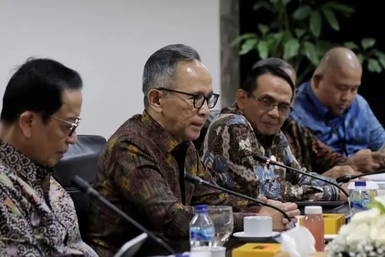 Ketua Dewan Komisioner OJK, Mahendra Siregar megingatkan masyarakat agar segera melapor jika menjadi korban penipuan keuangan. ((Instagram/agusyudhoyono))