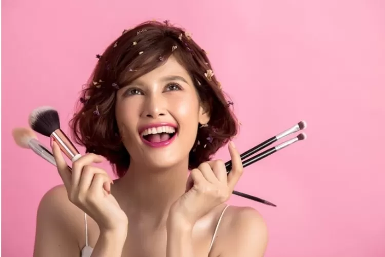 Foto ilustrasi makeup untuk kegiatan sehari-hari.  ((freepik/jcomp))