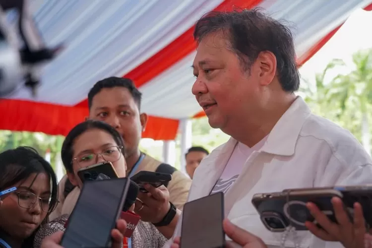 Menko Bidang Perekonomian Airlangga Hartarto, menyebut pemerintah akan membuka program magang untuk 20.000 fresh graduate bergaji UMP.  ((instagram/airlanggahartarto_official))