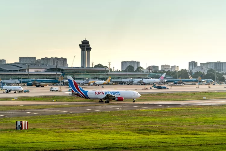 Sudah 13 Tahun Beroperasi! Bandara Di Jawa Timur Ini Punya Sekolah ...