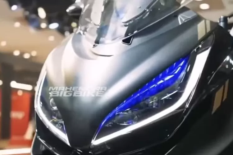 Sosok skutik maxi terbaru Zontes 125D yang akan gantikan Yamaha Lexi di pasaran. ((Tangkap layar YouTube Mahendra Bigbike))