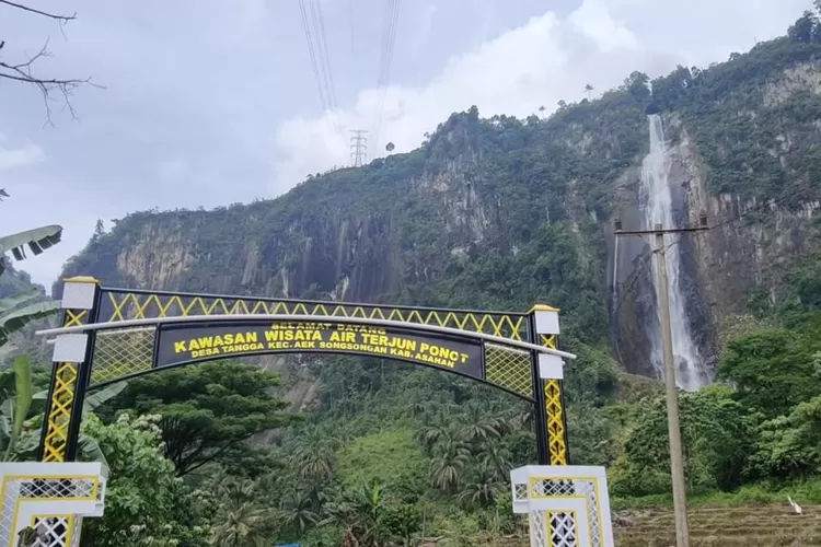 Air terjun Ponot, Air terjun tertinggi di Indonesia, dengan ketinggian mencapai 250 meter di Kabupaten Asahan, Sumatera Utara. (Youtube.com /Heri Purtanto )
