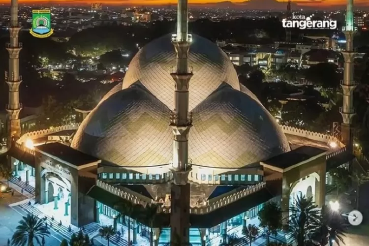 Keunikan Masjid Raya Al-Azhom yang selalu ramai pengunjung dari berbagai pengunjung (Instagram/@masjid_raya-alaszhom)