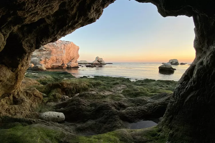 Ilustrasi wisata gua (unsplash.com/ Philip Wahl)