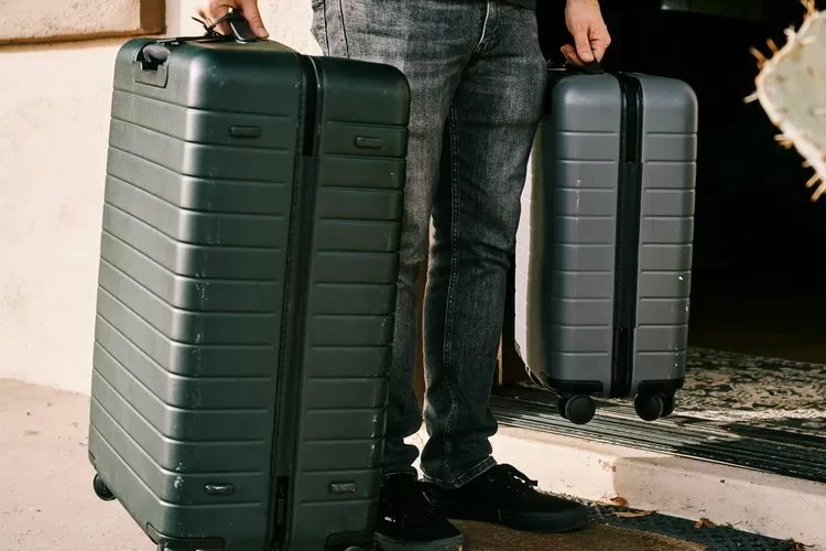 Ilustrasi mayat dalam koper di Cikarang, Bekasi, Jawa Barat. (Unsplash.com/Convertkit)