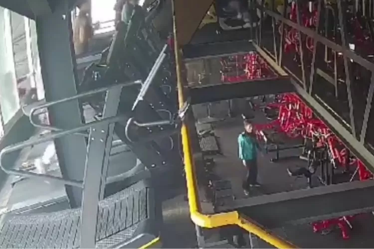 Viral Rekaman Cctv Fathiya Nur Eka Rahma Terjatuh Dari Lantai Gym