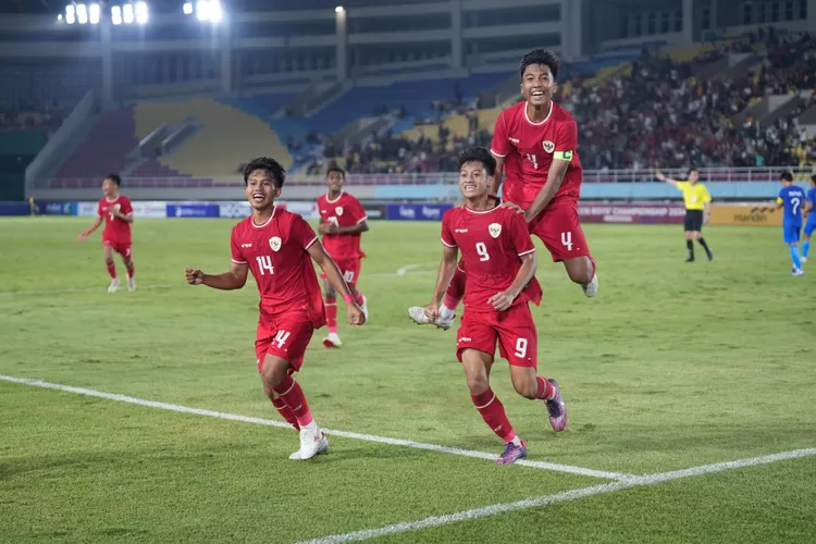 Bungkam Laos Di Stadion Manahan Indonesia Lolos Ke Semifinal Piala Aff U Ini Pencetak Gol