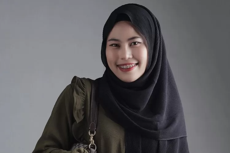 Reaksi Indri Arestianasari saat dilabrak Ayu Sinjai karena ketahuan selingkuh dengan suaminya. ((Instagram.com/ayusinjai))