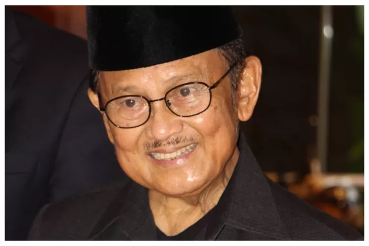 Profil Dan Latar Pendidikan BJ Habibie Yang Berhasil Membuat Pesawat ...