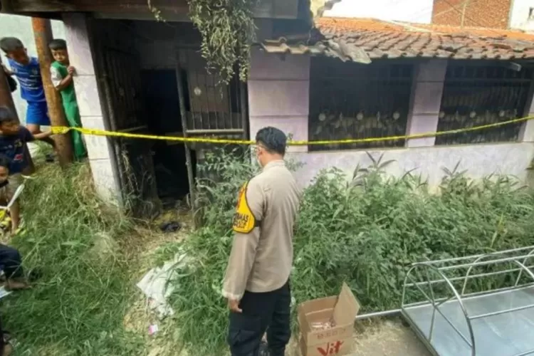 Penemuan Kerangka Ibu-Anak Dalam Rumah Kosong Bikin Geger Warga Bandung ...