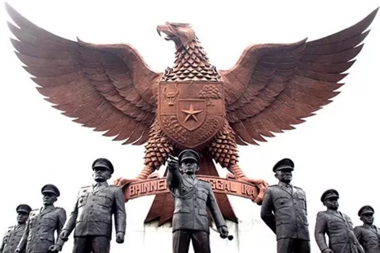 Monumen Kesaktian Pancasila dengan 6 Gendral yang gugur dalam Tragedi G30S PKI. (ppid.menlhk.go.id)