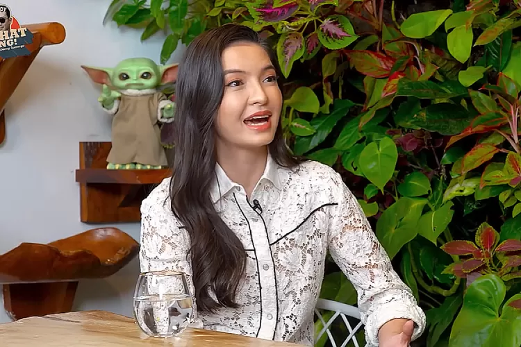 Potret Raline Shah aktris yang ngaku sudah memiliki pacar atau kekasih  (YouTube.com/Curhat Bang Denny Sumargo)