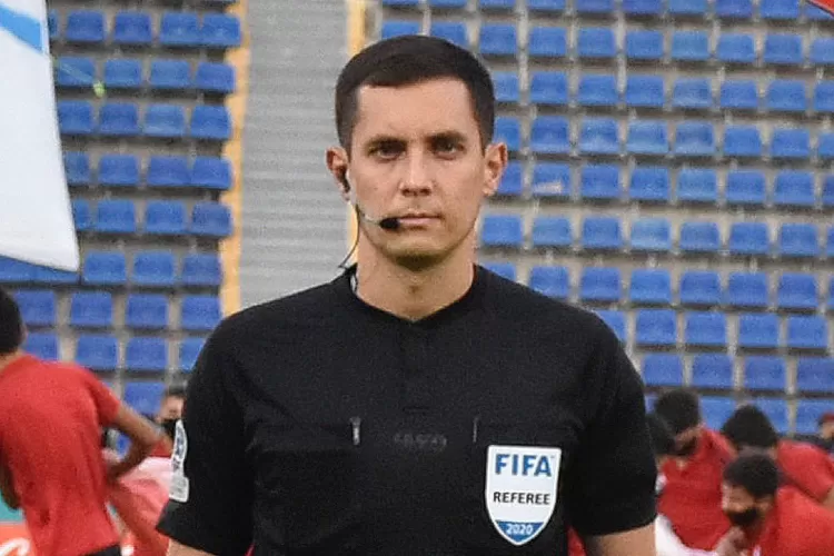 Potret Rustam Lutfullin wasit asal Uzbekistan yang akan pimpin laga Timnas Indonesia vs China (X.com/fcnasaf)