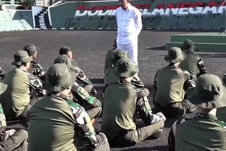  TNI Mengajar Siswa di Barak Militer Tuai Kritik, Dedi Mulyadi Singgung Pendidikan di Papua (Instagram @dedymulyadi71)