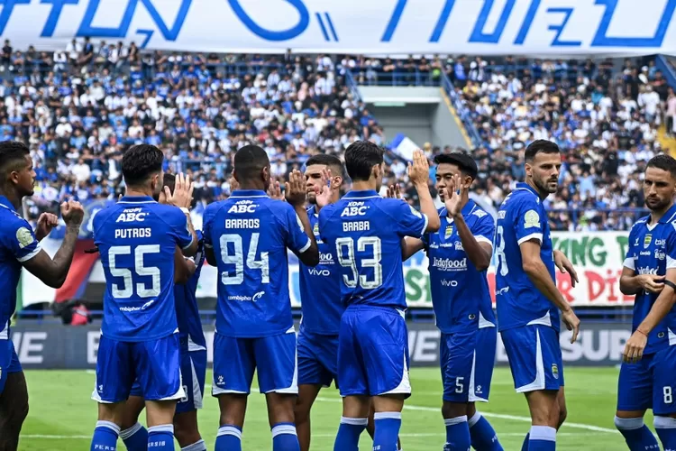 Persib menghadapi tantangan dari Persis Solo di pekan ke-10 BRI Super League, dengan beberapa pemain tim tamu berpotensi merepotkan. (Dok. Ileague)