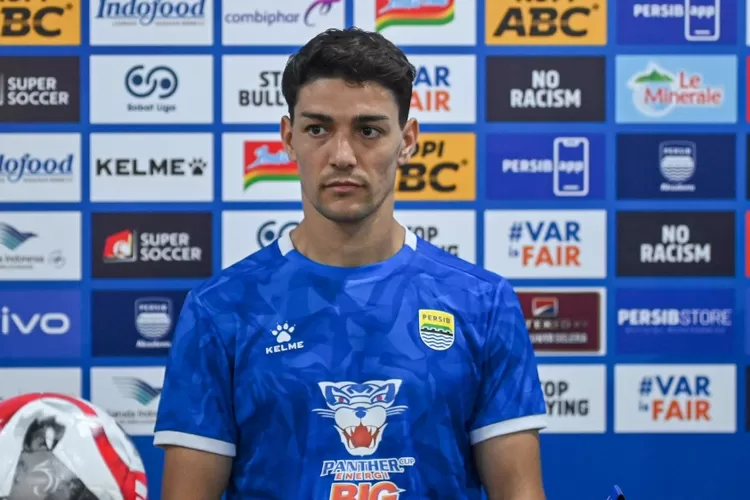 Persib Bandung akan menghadapi Bhayangkara Presisi Lampung FC pada lanjutan pekan ke-15 BRI Super League 2025/26 di Stadion Gelora Bandung Lautan Api. (Dok. Ileague)