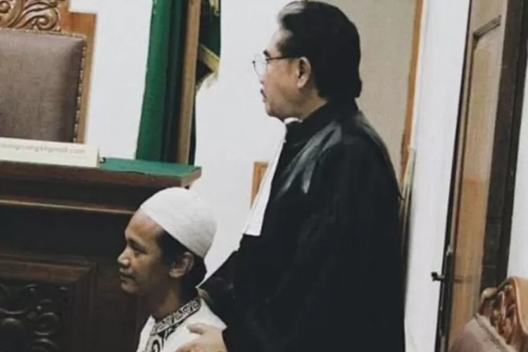 Potret momen mendiang pengacara Hotma Sitompul saat menjadi pembela kasus warga kecil di Indonesia. (Instagram.com/@hotmasitompoelofficial)