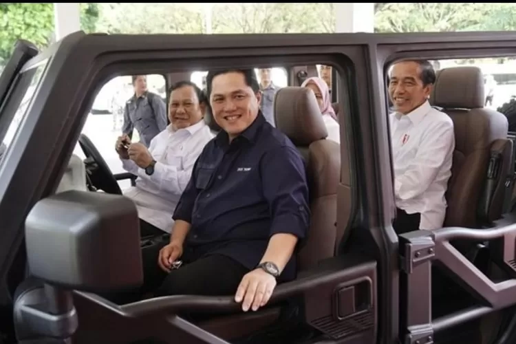 Prabowo Subianto bersama Erick Thohir saat mendampingi Presiden Jokowi.  Survei terbaru dari Indikator Politik Indonesia menyebut Erick Thohir tetap jadi cawapres terfavorit warga Jatim pasca putusan MK.