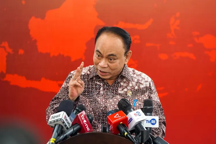 Polri ungkap peran 24 tersangka judi online, apakah Budi Arie Setiadi akan diperiksa dalam kasus ini? Temukan selengkapnya. (Setkab.go.id / HukamaNews.com)