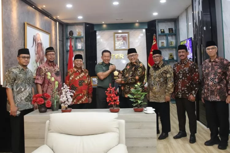 Jajaran Organisasi Islam LDII bertemu dengan Aster Panglima TNI Mayjen TNI Mochamad Syafei Kasno di Mabes TNI  Cilangkap  (Elizabeth Widowati )