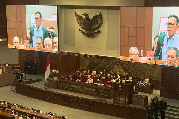 Masinton Pasaribu anggota DPR RI dari Fraksi PDIP mengusulkan hak  angket terkait putusan MK
