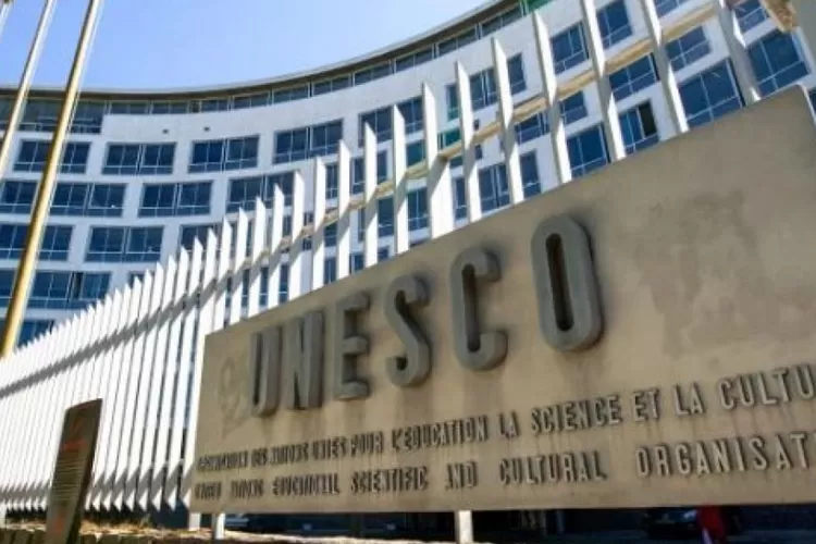 UNESCO resmi menetapkan Bahasa Indonesia menjadi bahasa Konferensi Umum UNESCO setelah pengesahan Resolusi 42 C/28 dalam Pleno Konferensi Umum ke-42 yang dihelat di Paris, 20 November 2023.