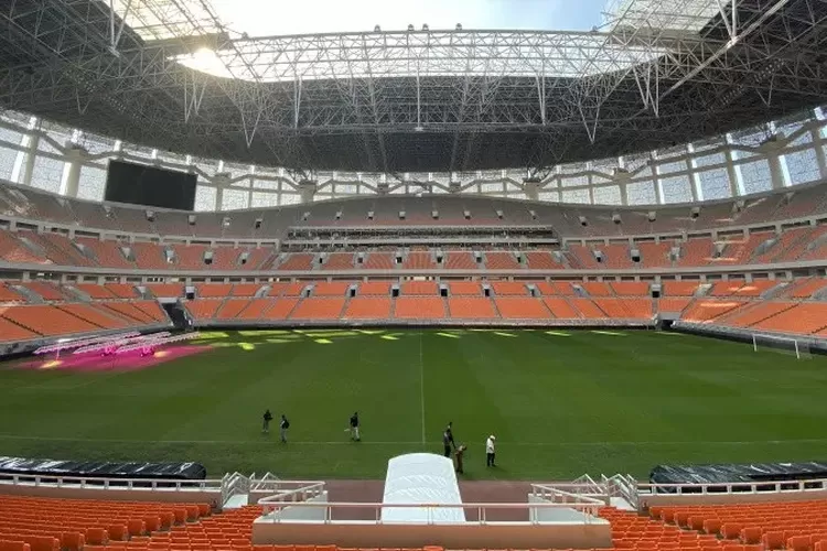 Setelah dilakukan beberapa perbaikan, Jakarta International Stadium (JIS) akhirnya dapat digunakan sebagai venue pertandingan sepak bola profesional.