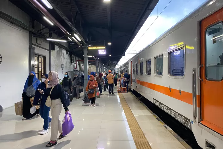Situasi calon penumpang Stasiun di Wilayah Jabodetabek jelang Natal dan Tahun Baru (Elizabeth Widowati )