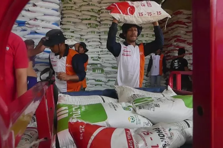 Aksi pembelian pupuk non subsidi di wilayah Kabupaten Temanggung  Jawa Tengah  (Elizabeth Widowati )