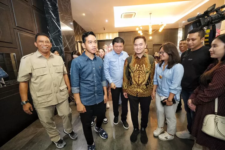 Gibran Rakabuming Raka saat mengunjungi PT Sritex dan menyatakan komitmennya untuk menyelesaikan tumpang tindih aturan