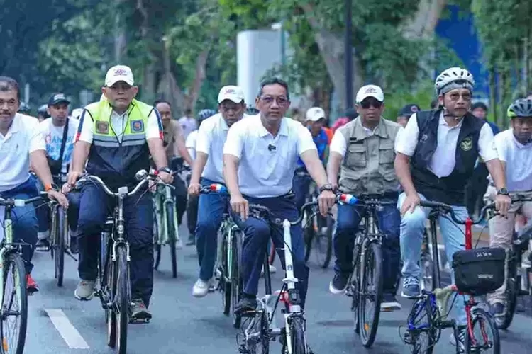 Penjabat Gubernur DKI Jakarta, Heru Budi, dan Sekda tinjau HBKB, dorong pola hidup sehat. (Pemkot DKI Jakarta/ HukamaNews.com)