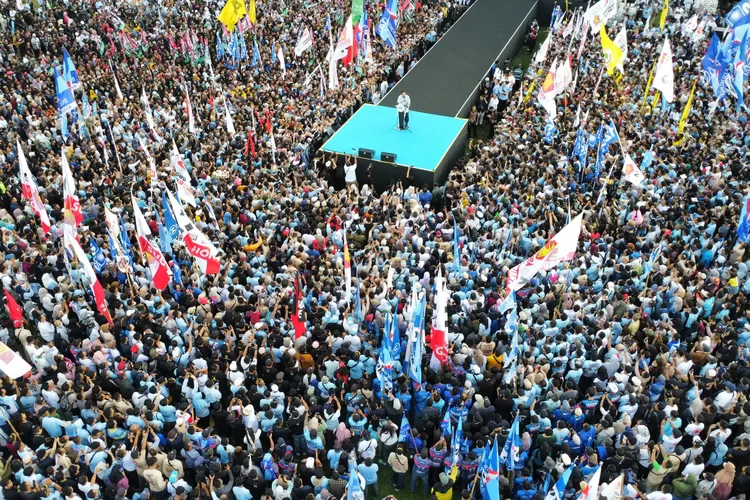 Puluhan ribu warga Semarang menghadiri kampanye akbar paslon nomor urut 2 Prabowo Subianto-Gibran Rakabuming Raka, Minggu (28/1/2024), di Semarang. Warga Semarang tak suka pemimpin yang omon omon.
