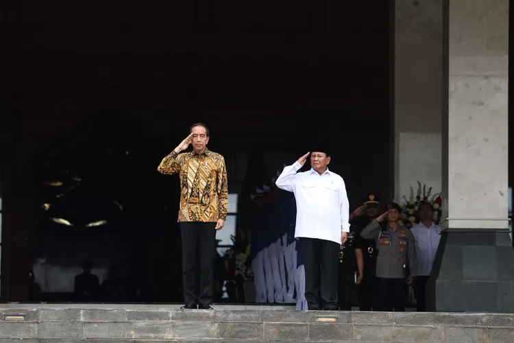 Presiden Joko Widodo (Jokowi) dan Menteri Pertahanan Prabowo Subianto bersama-sama meresmikan renovasi Gedung Graha Utama Akademi Militer (Akmil) di Kabupaten Magelang, Jawa Tengah, pada Senin (29/1/2024).
