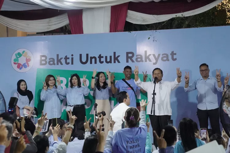 Prabowo saat menerima deklarasi dukungan dari Komunitas Bakti Untuk Rakyat di Rumah Kertanegara, Jakarta Selatan, Senin (29/1/2024). 