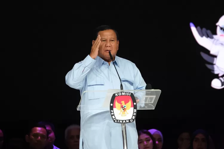 Prabowo Subianto, capres nomor urut dua menilai program makan gratis harus lebih diprioritaskan daripada internet gratis. Hal itu ia ungkapkan saat debat capres kelima yang diselenggarakan KPU di JCC Senayan, Jakarta, Minggu (4/2).