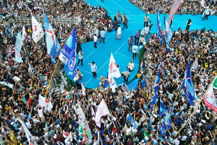 Prabowo ditengah lautan massa pendukung di Sidoarjo,Jawa Timur mengingatkan soal kemerdekaan (Elizabeth Widowati )