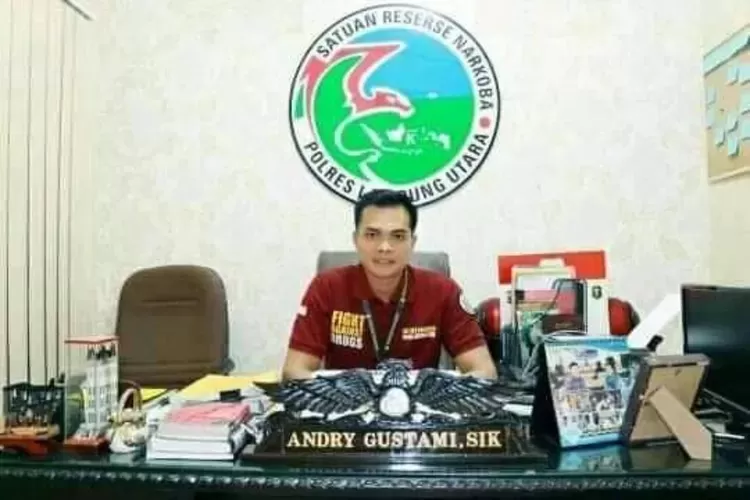 Adri Gustami, mantan Kasat Narkoba Polres Lampung Selatan Divonis Hukuman Mati karena terlibat peredaran gelap narkoba jaringan Fredy Pratama.
