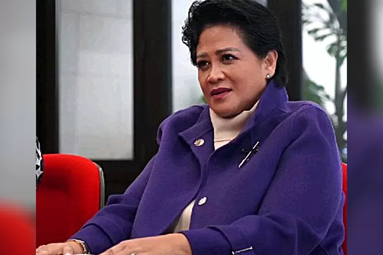 Connie Rahakundini Bakrie dilaporkan ke Bareskrim Polri oleh Rosan Roeslan terkait  fitnah dan dugaan pencemaran nama baik.