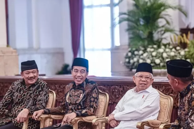 Presiden Jokowi menandatangani PP tentang THR &amp; Gaji ke-13.  (setneg.go.id / HukamaNews.com)