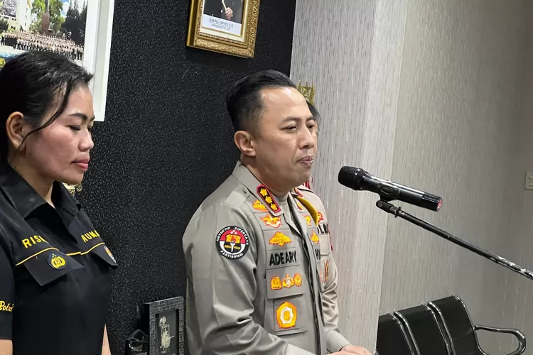 pemeriksaan WNA Korea Selatan terkait kasus perzinahan oleh Polisi Indonesia. (Dok. TBN / HukamaNews.com)