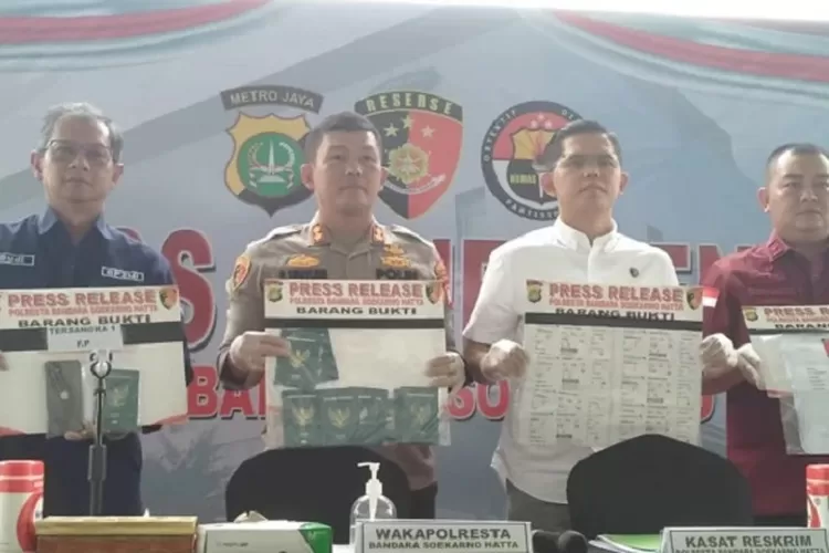 Polresta Bandara Soetta ungkap jaringan TPPO pengiriman PMI ilegal ke Serbia, tangkap 3 pelaku. (Net / HukamaNews.com)
