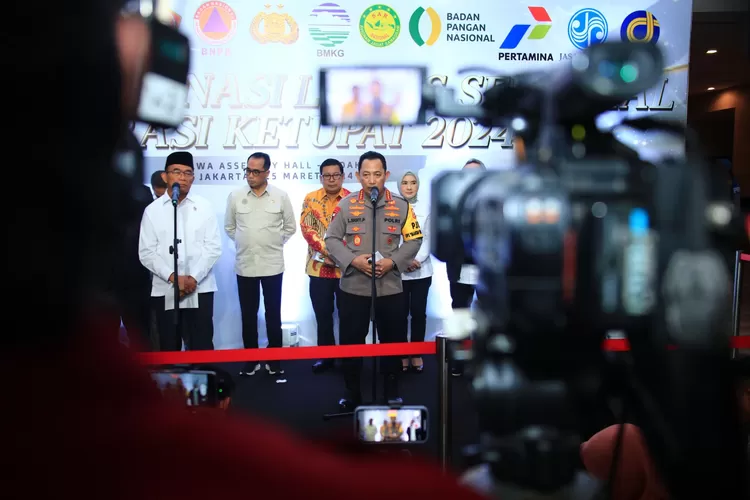 Antisipasi hujan dan banjir pada musim mudik 2024 dengan modifikasi cuaca BMKG.  (Tribata News / Com)