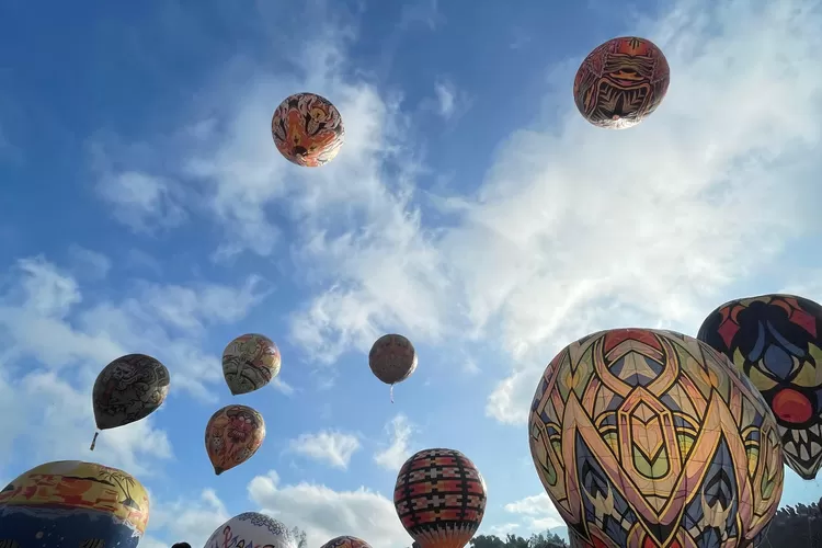 Suasana gelaran Festival Balon di sejumlah wilayah Kabupaten Wonosobo Jawa Tengah (13/4) (Elizabeth Widowati )