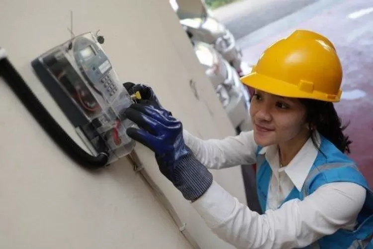 Tagihan listrik melonjak setelah subsidi berakhir? Temukan penyebabnya dan cara mengatasi masalah tagihan membengkak dari PLN. (HukamaNews.com / Net)