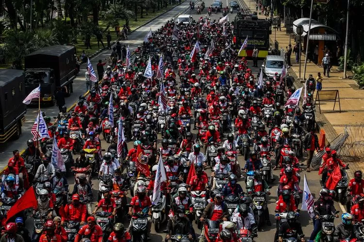 Bergabunglah dalam long march perjuangan buruh di Jakarta pada Hari Buruh Internasional, menyuarakan aspirasi untuk kesejahteraan bersama! (Youtube kompas TV / Hukamanews.com)