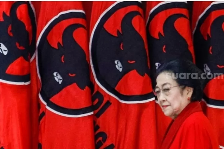 Megawati, Ketua Umum PDI Perjuangan, hingga kini belum menentukan sikap terhadap pemerintahan Prabowo Gibran,  akan memutuskan oposisi atau berkoalisi.