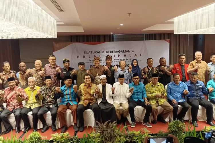 Para tokoh lintas agama, suku dan budaya penggagas dan pendiri Forum Keberagaman Nusantara (FKN) saat acara peluncuran FKNdi Medan, Sumatera Utara pada Sabtu (11/5/2024)