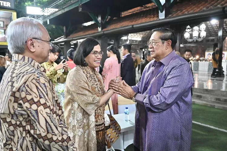 Sri Mulyani bertemu SBY dan elite politik di Cikeas, menghangatkan suasana politik Indonesia. (Instagram @smindrawati / HukamaNews.com)
