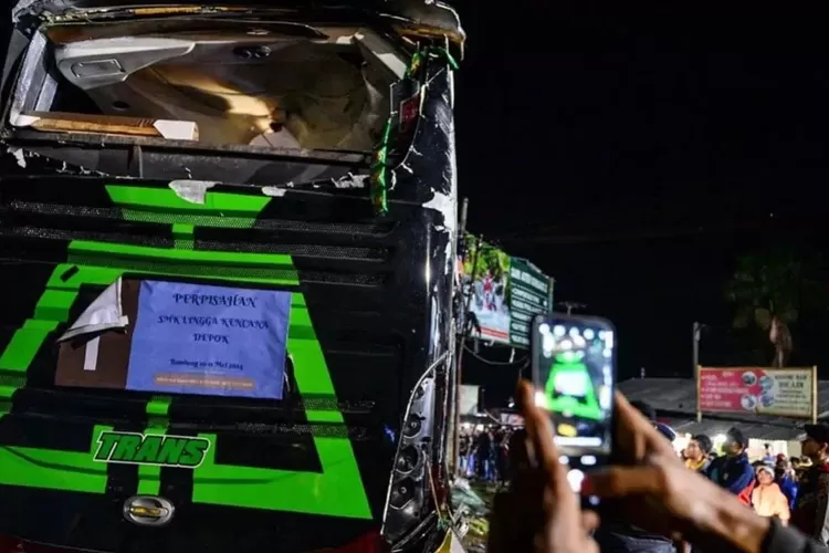 Polisi mendalami kecelakaan bus di Ciater, memeriksa kenek, PO, travel, dan karoseri. Penyelidikan menyeluruh untuk keadilan. (PMJ News / HukamaNews.com)