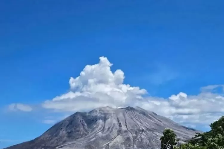 Penurunan Status Gunung Ruang, PVMBG Umumkan dari Siaga ke Waspada (PVMBG / HukamaNews.com)